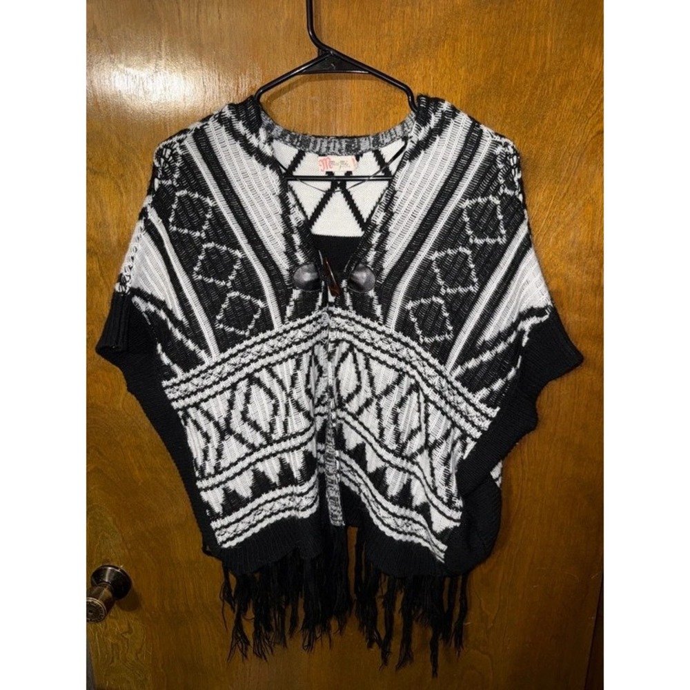 Miss Me Girls Black White Tribal Geometric Knit Fringe Poncho Sweater Large
